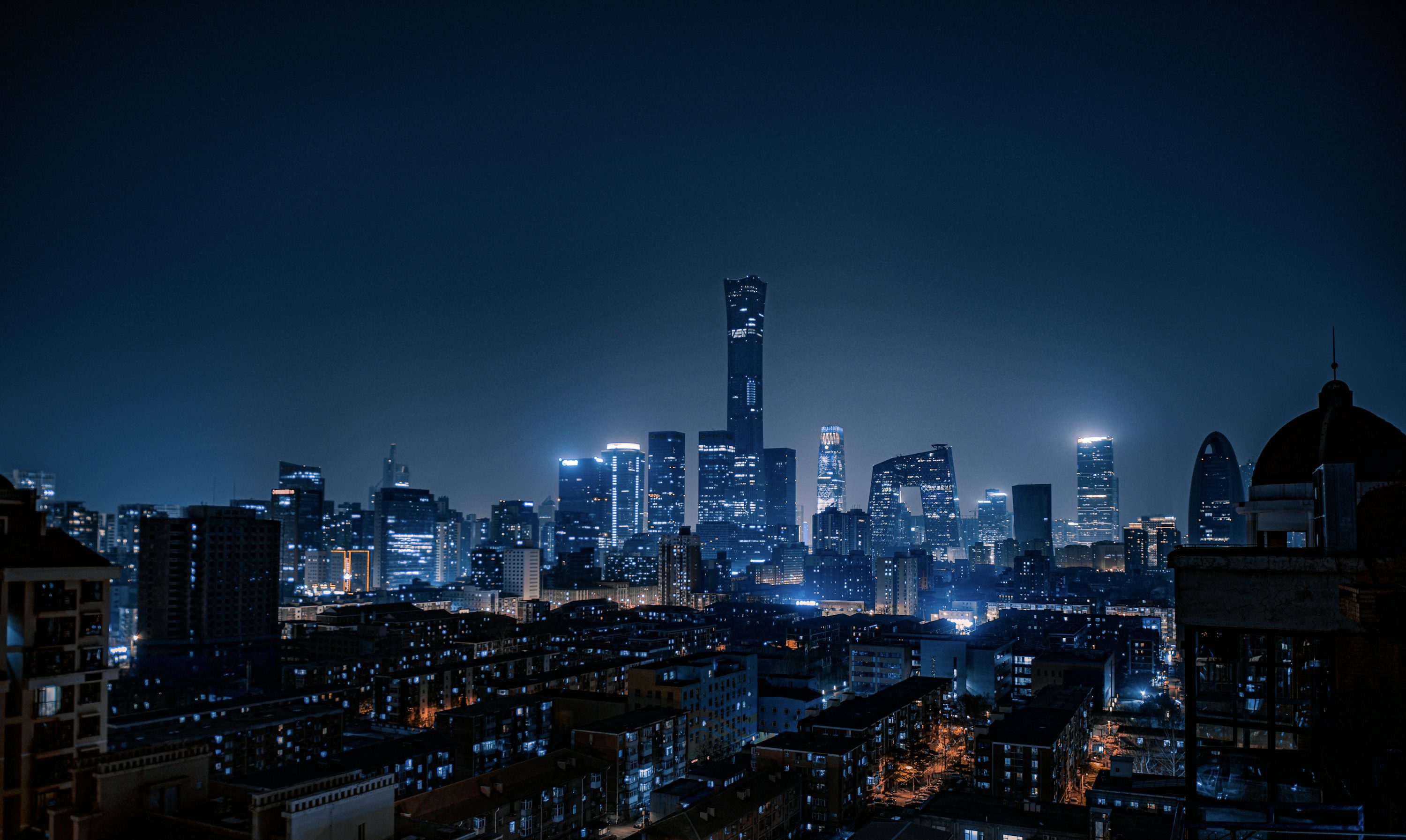 北京夜晚的城市建筑与道路实拍